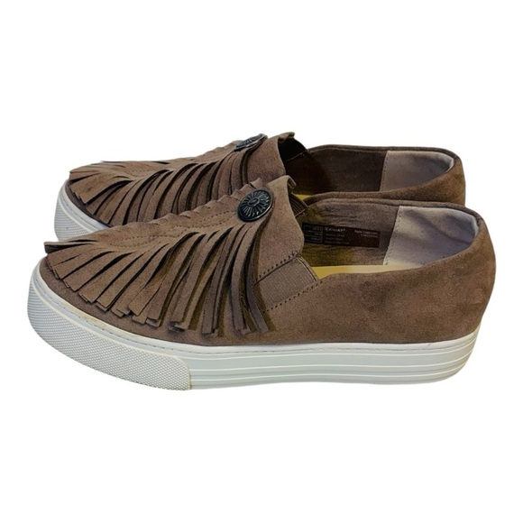 Ariat women's Taupe Faux Suede Textile upper with frindge and silver button. - Picture 4 of 11